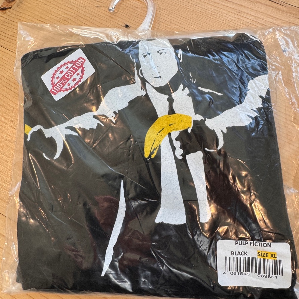 BANSKY Pulp Fiction Black Short Sleeve T-Shirt Size XL Art NWT - Picture 3 of 5